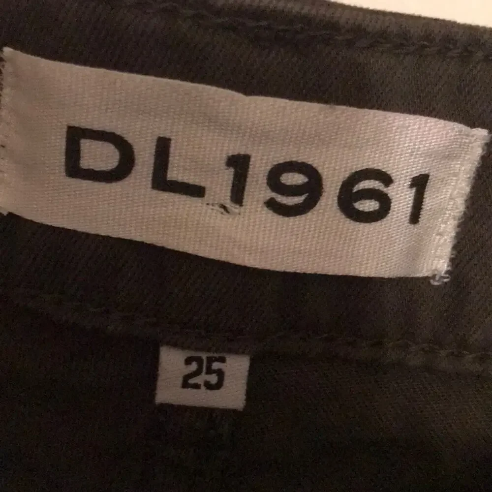 DL1961 foster relaxed short fennel size 25
